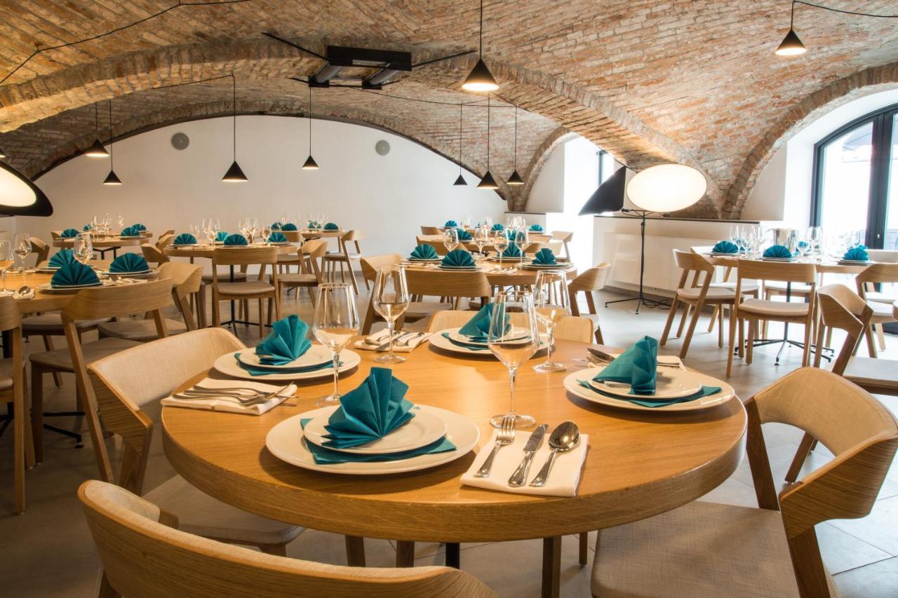 Hotel Restaurant Na Navsi Ricany  Dış mekan fotoğraf