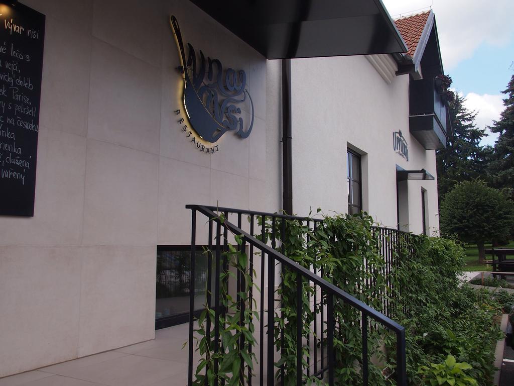 Hotel Restaurant Na Navsi Ricany  Dış mekan fotoğraf