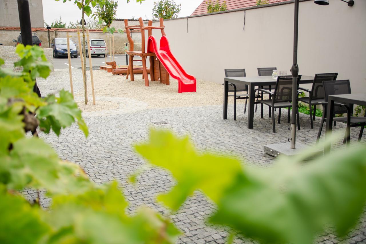 Hotel Restaurant Na Navsi Ricany  Dış mekan fotoğraf